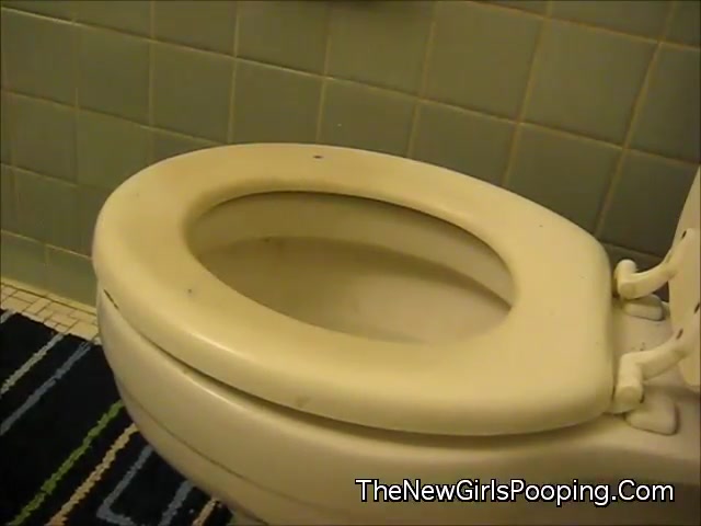 Click to play video Ass On Toilet Views 4