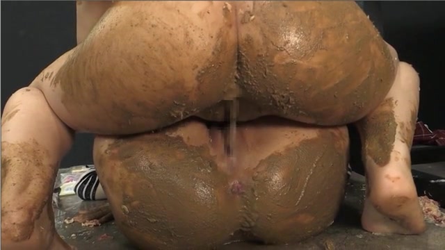 Lesbians Shitting