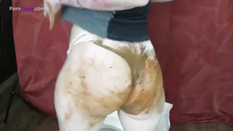 Click to play video Amateur nice panty poop