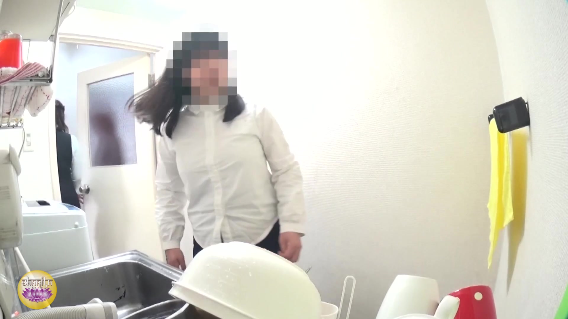 Click to play video Asian girl pooping 1