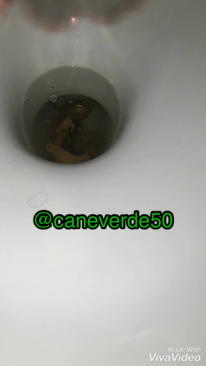 Click to play video Girl poop toilet - video 25