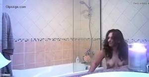 Click to play video Indian girl on toilet
