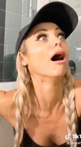 Click to play video Sexy teen toilet diarrhea farting scene - video 40