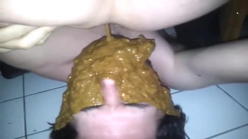 Click to play video SCAT COUPLE,, SHITTING EXPLOSIVE DIARRHEA IN HIS ENTIRE FACE