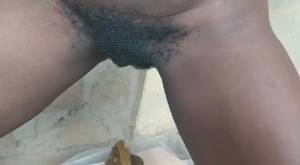 Click to play video Loud Grunty Poo Pile!