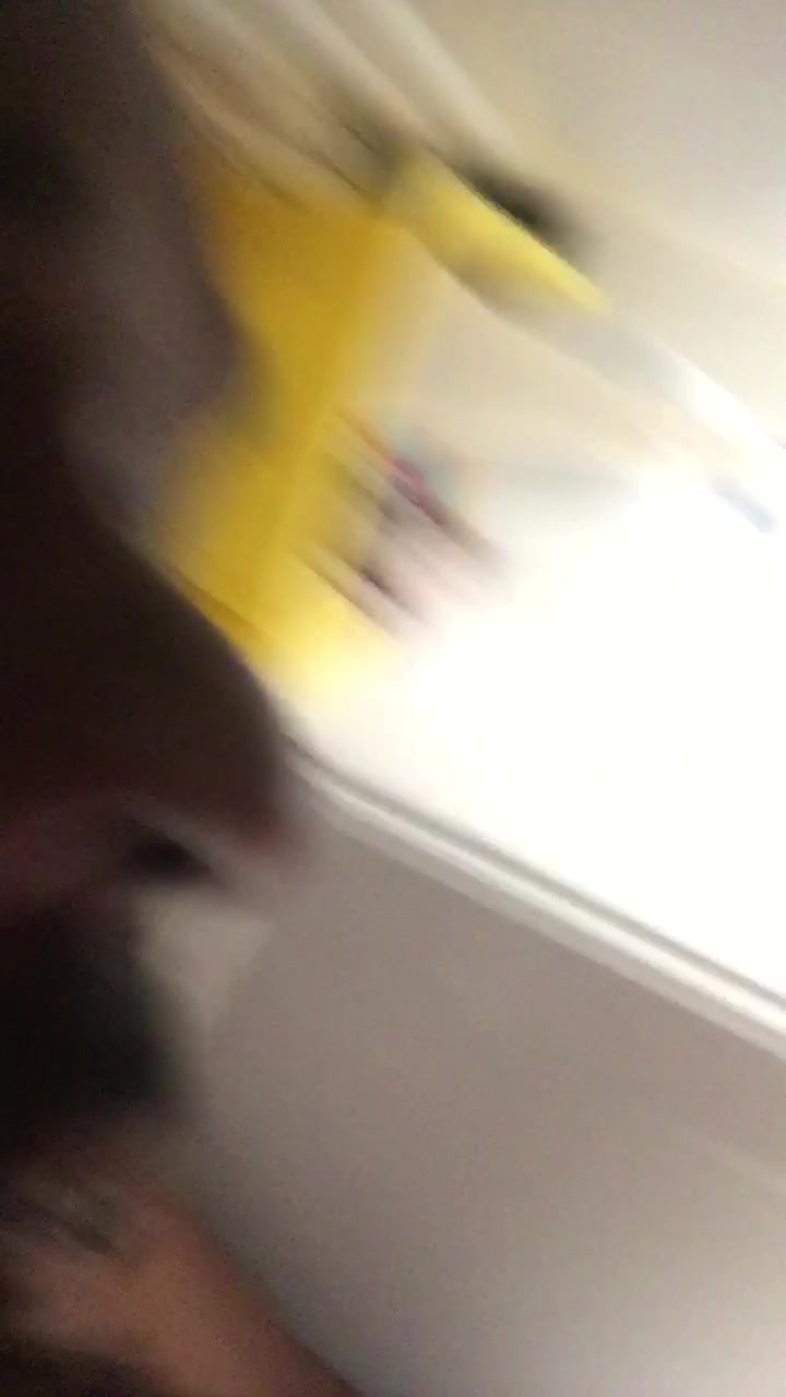 Click to play video Scat breakfast - video 2