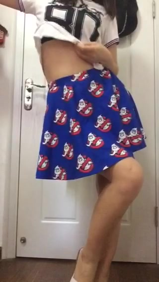 Click to play video Chinese girl pooping