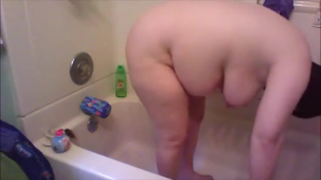 Click to play video Bbw shitting in bathtub