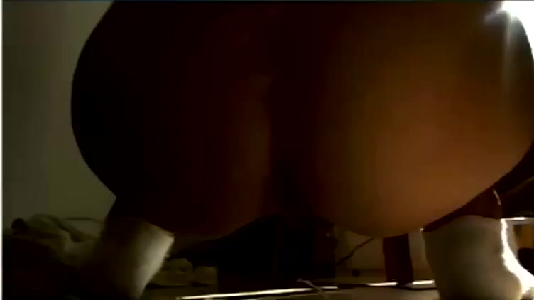 Click to play video WOMAN EATING SCAT