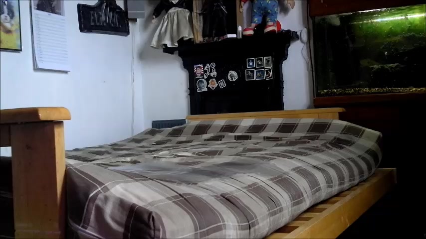 Click to play video Nuggets and log on bed