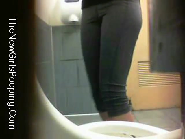 Thenewgirlspooping.Com