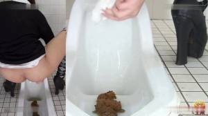 Click to play video Jade pooping