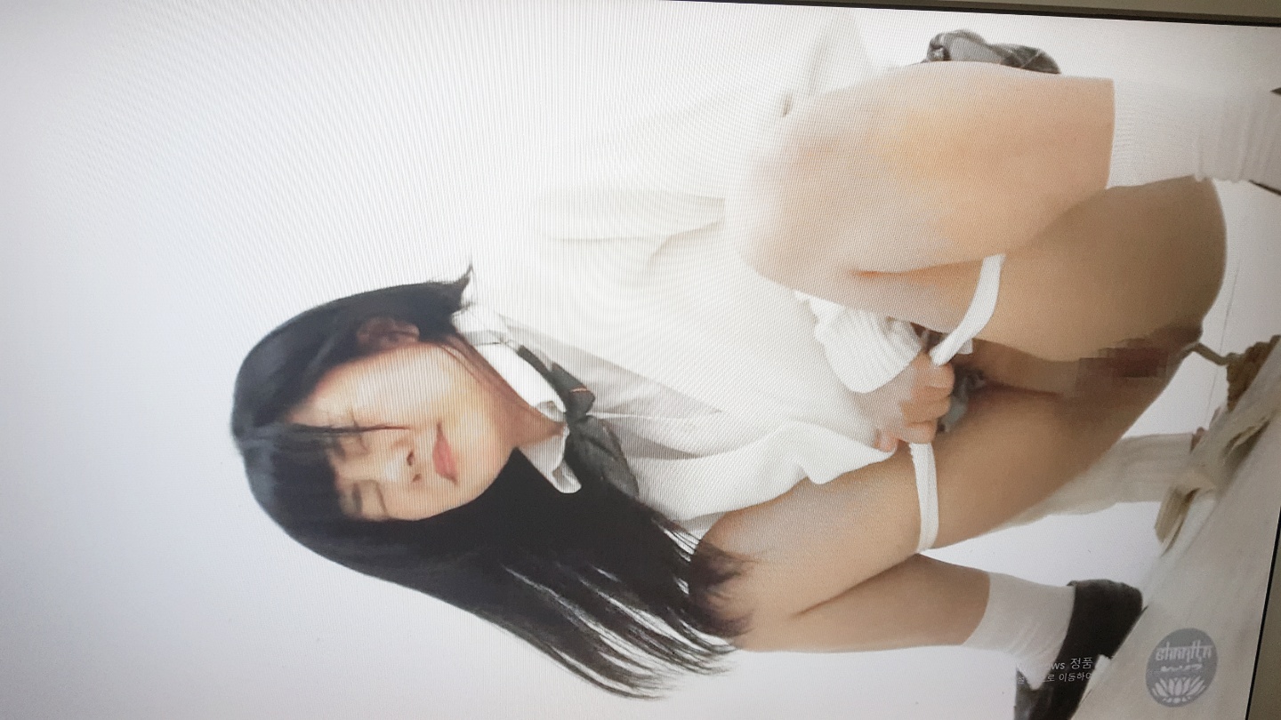 Click to play video Japanese girl poop - video 2