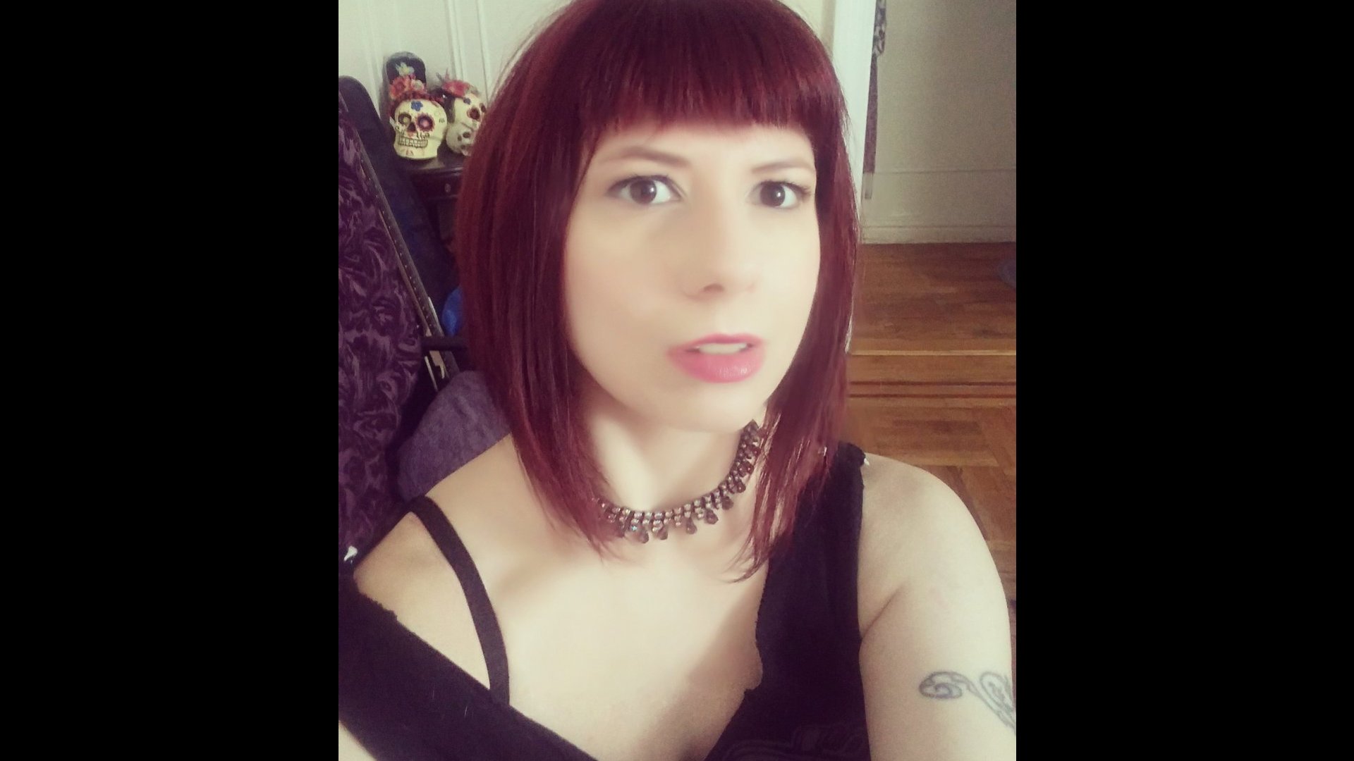 Click to play video Smelly, pale goth girl pushes out used food