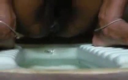 Click to play video Indian women shitting - video 2