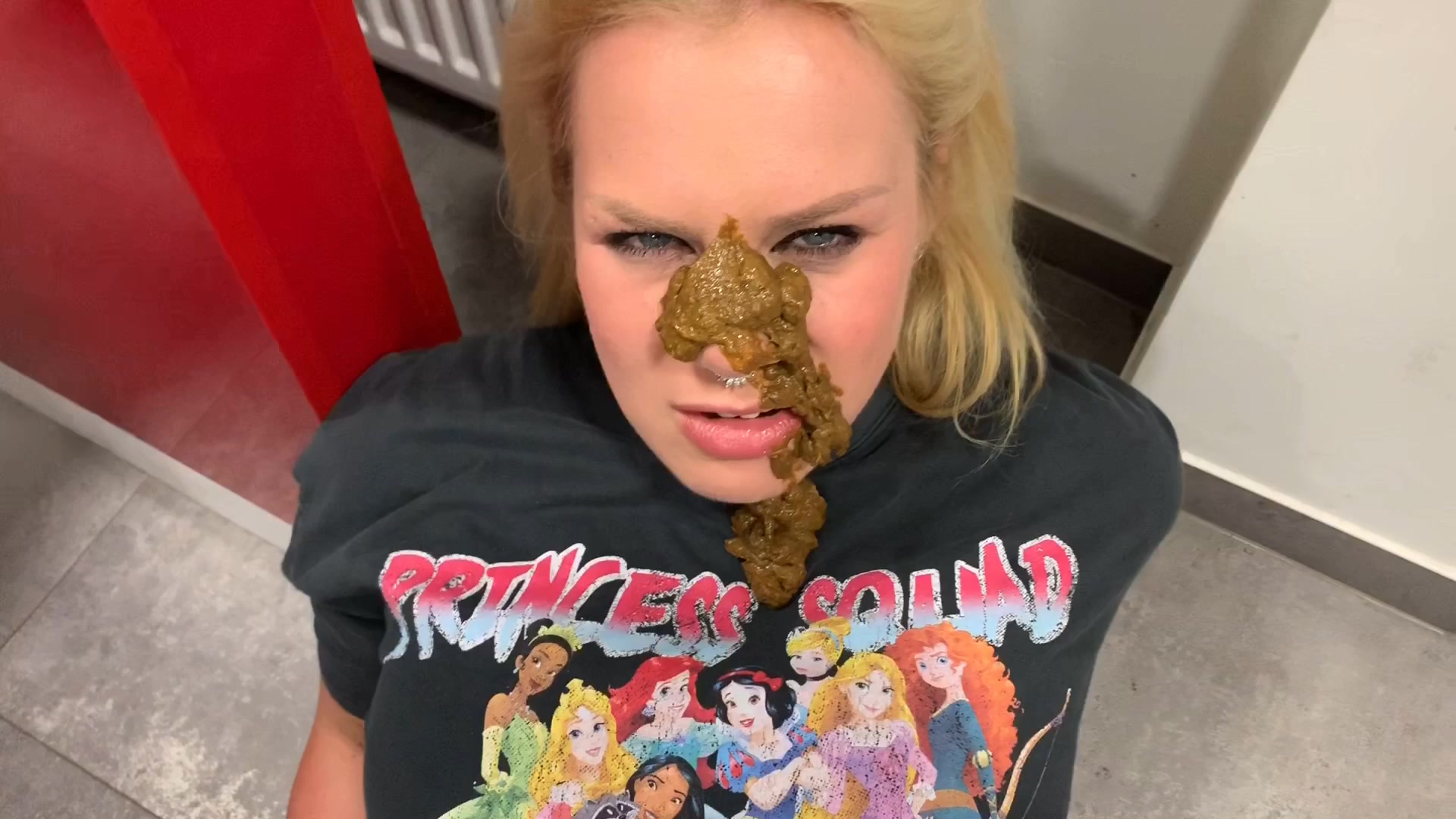 Click to play video Sophie Shit Faced In Public!