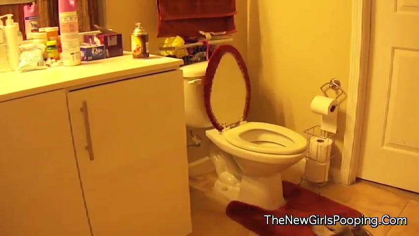 Click to play video Ebony Toilet Booty 2