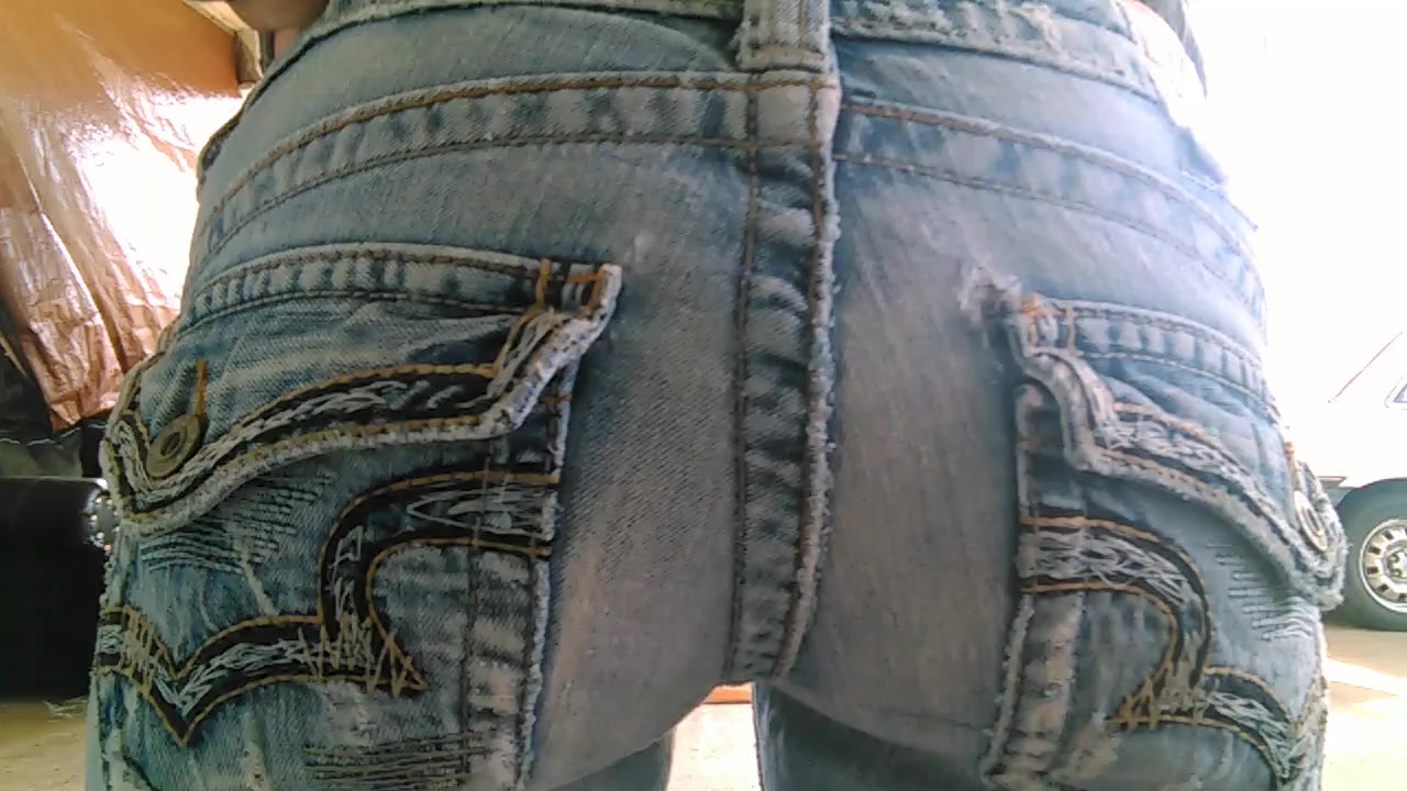 Click to play video Outdoor jeans poop