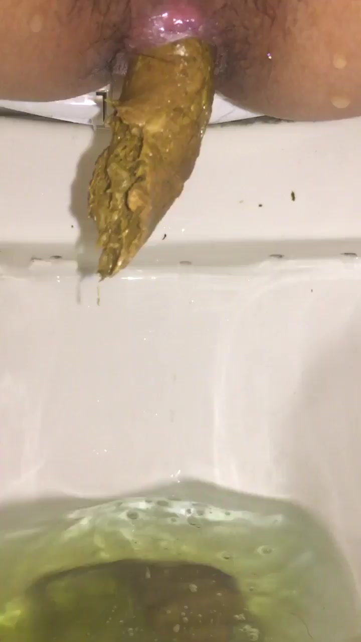 Click to play video Poop after play with my pussy