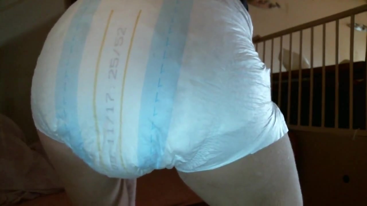 Click to play video Blonde uses Diaper