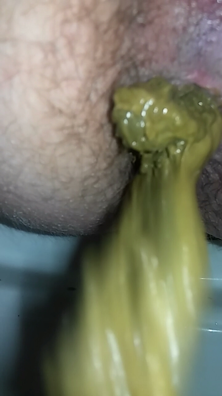 Click to play video Hairy ass pissing + shitting