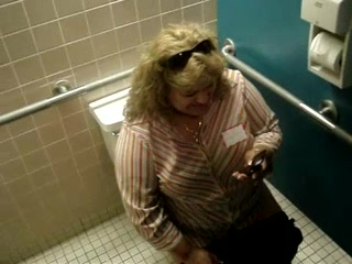 Click to play video Pooping - video 277