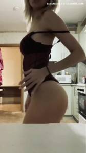 Click to play video 9967613(0)
