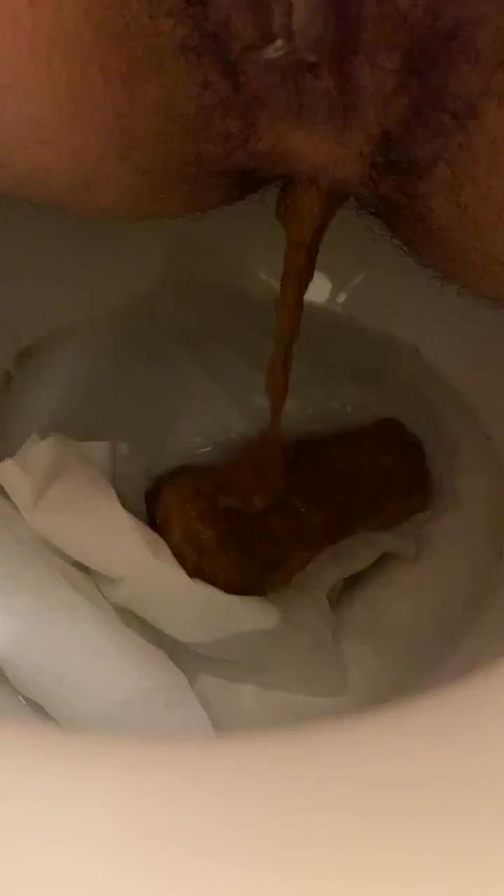 Click to play video Girl shit and piss