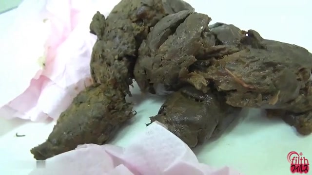 Click to play video Asian women shitting - video 2