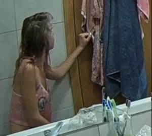 Click to play video Girl fart and pooping 4