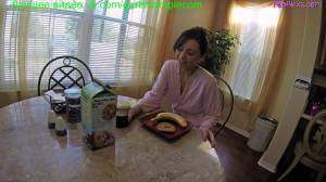 Click to play video Hot MILF makes you breakfast