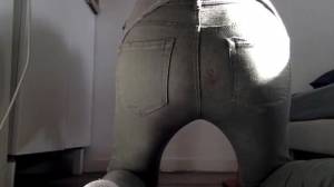 Click to play video Française fait caca dans son jeans