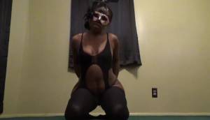 Click to play video Ebony In Lingerie Poops On A Plate