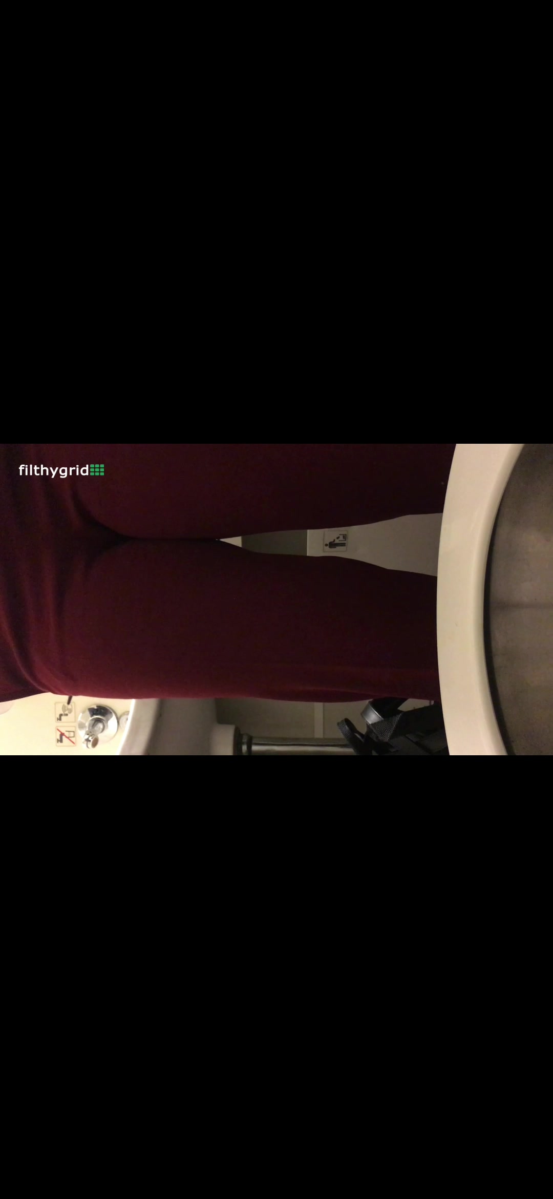 Click to play video Sexy ebony poop on toilet