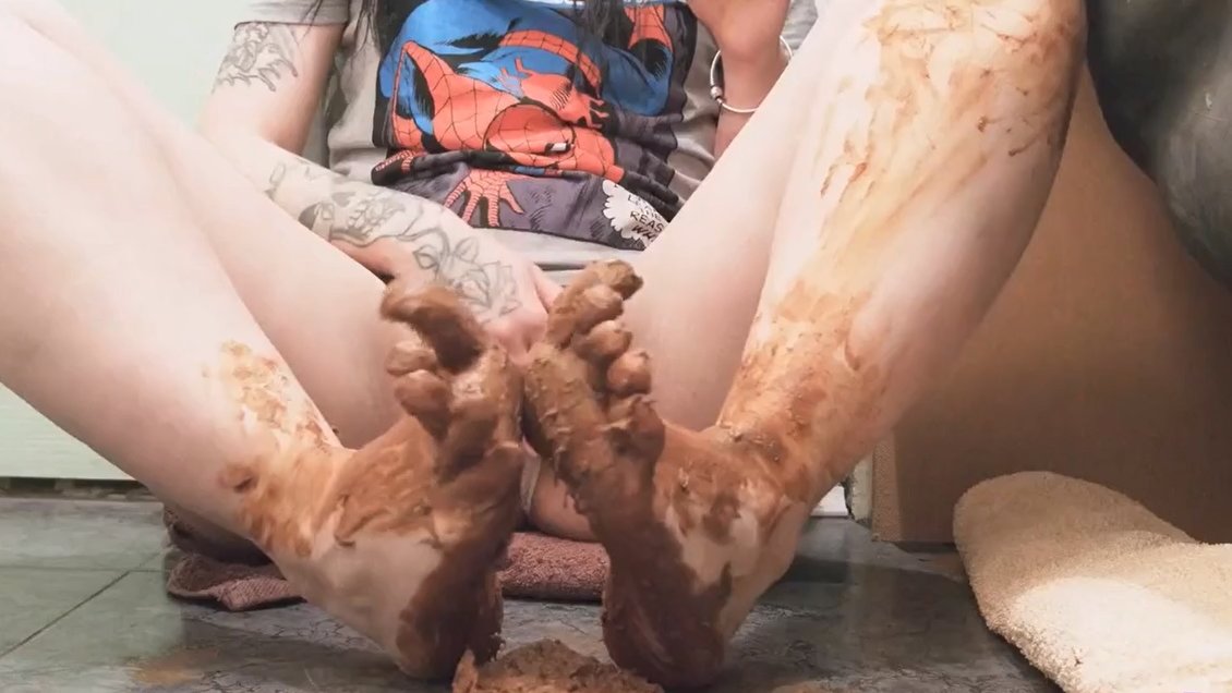 Click to play video Sweet Feet Smearing