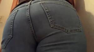 Click to play video Girl farts and shits her jeans