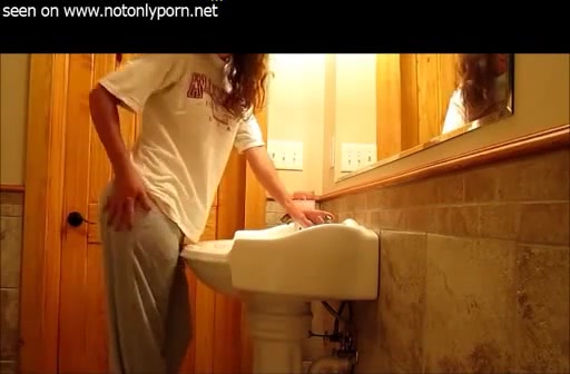 Click to play video Cutie shits in sink then plays with it