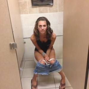 Sexy Black Girl Poop Scat