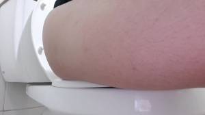 Sexy Korean girl pooping on toilet dropped turd on the potty from ...
