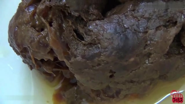 Click to play video Asian women shitting - video 4