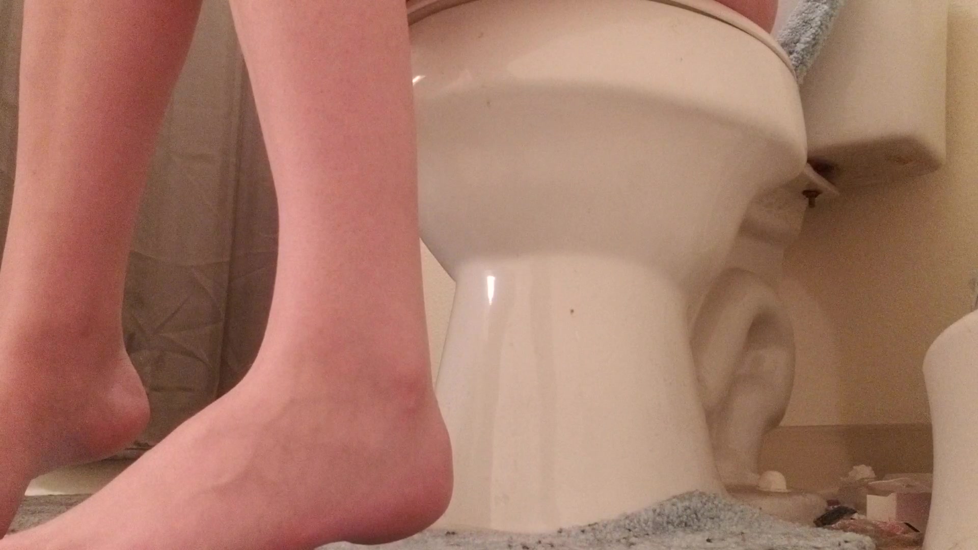 Click to play video Pooping lol