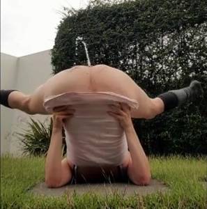 Click to play video Shitting - video 309
