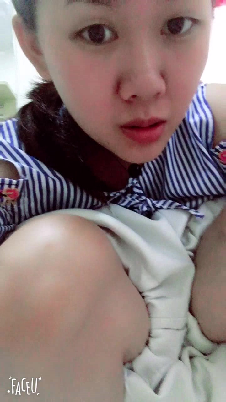 Click to play video CHINESE GIRL POOPING SELFIE