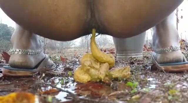 Click to play video Indian lady shitting - video 3