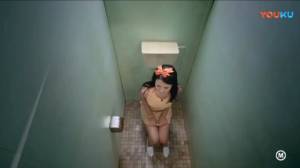 Click to play video Hot teen toilet diarrhea farting scene - video 4