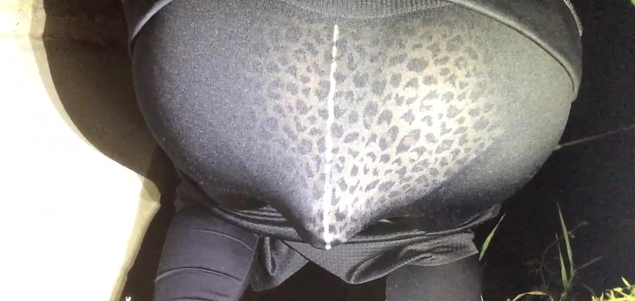 Click to play video Accident in leggings