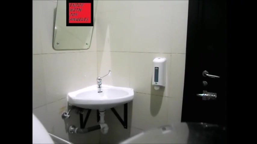 Click to play video No Wipe girl in publick toylet shit in sink - ThisVid. com