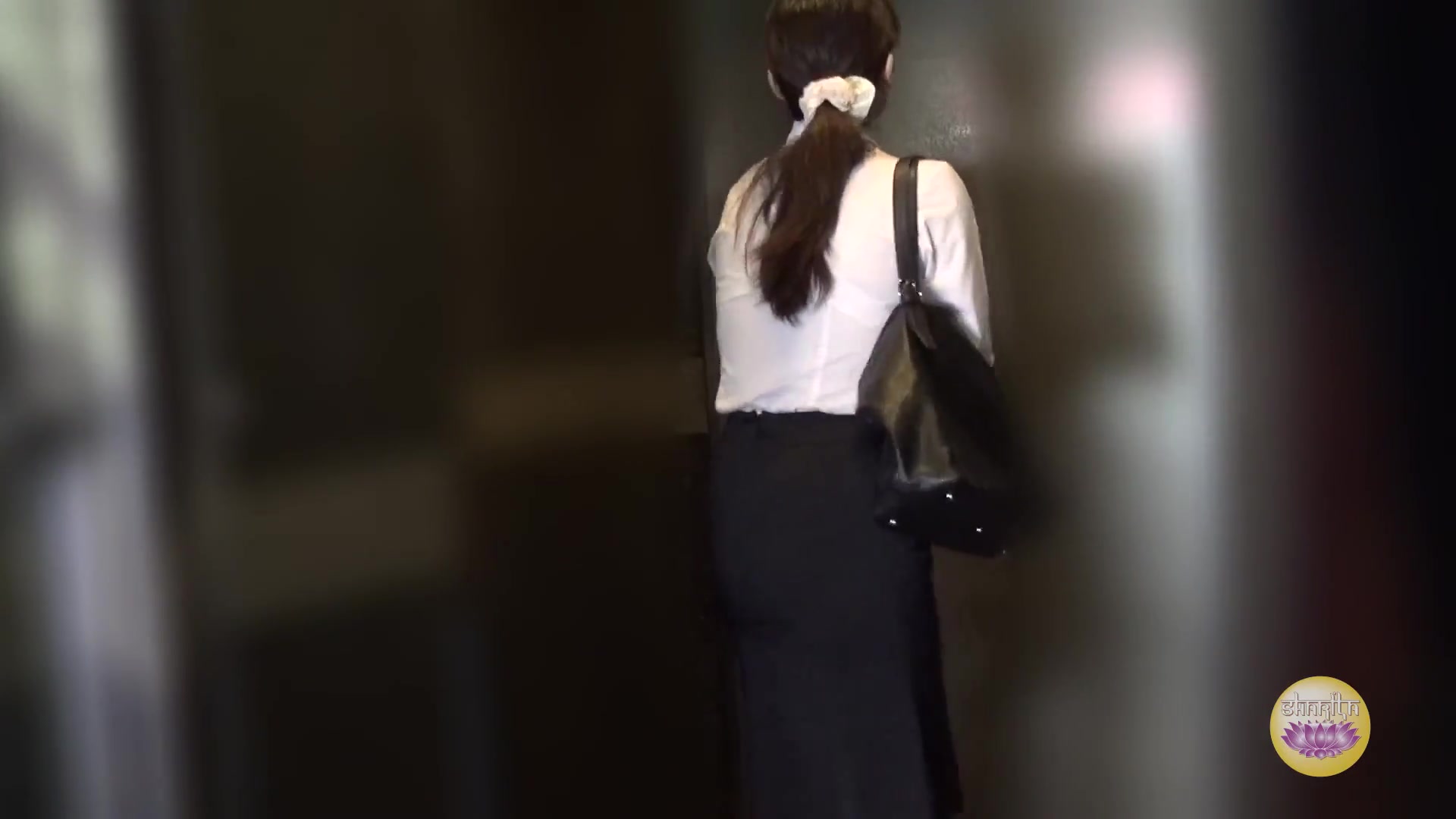 Click to play video Desperate japanese woman poop in a public toilet