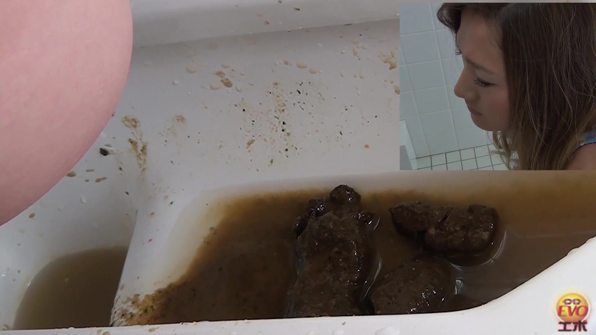 Click to play video She just can't stop shitting