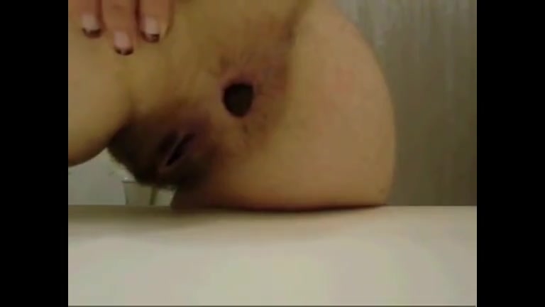 Click to play video Quick pooping on wooden table